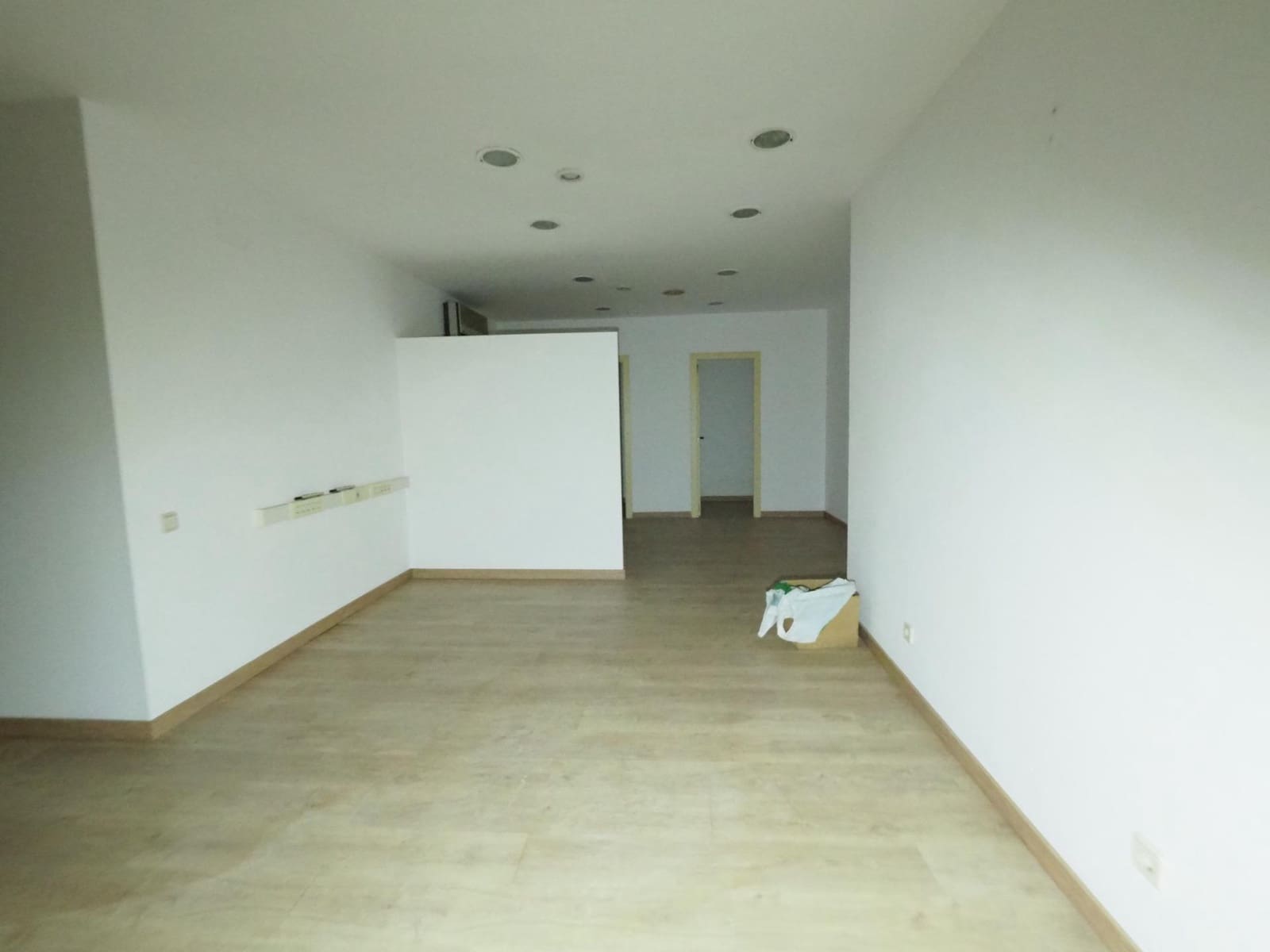 Commercial for sale in Terrassa - € 200,000 (Ref: 9970585)