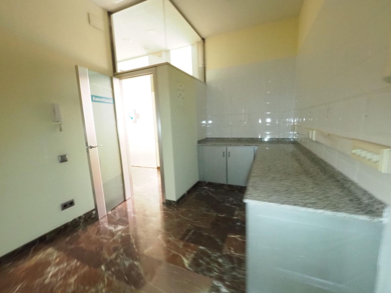 Commercial for sale in Terrassa - € 200,000 (Ref: 9970585)