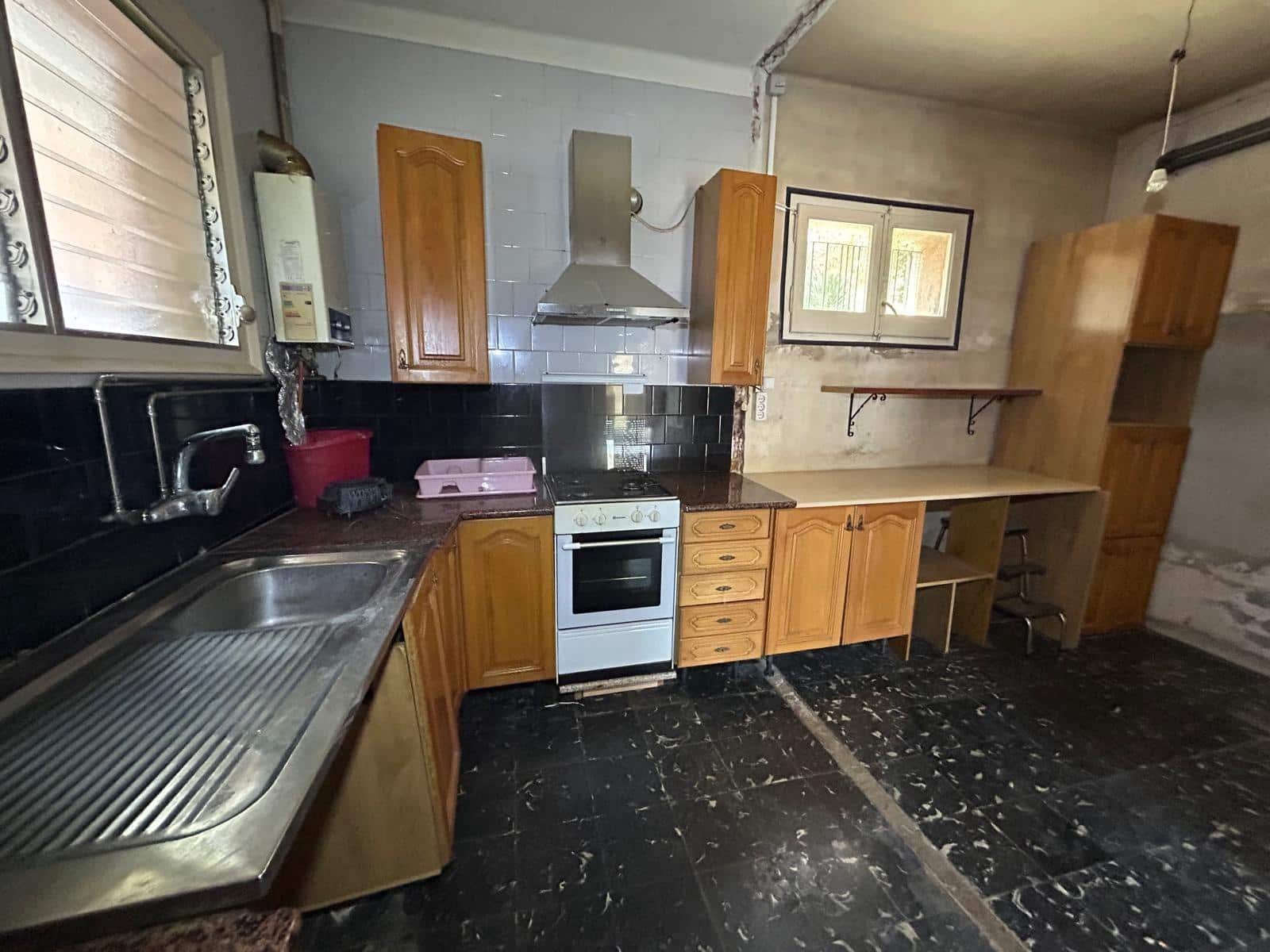 3 soveværelse Villa til salg i La Torre de Claramunt - € 290.000 (Ref: 9977304)
