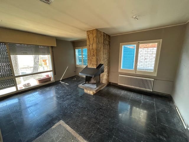 3 soveværelse Villa til salg i La Torre de Claramunt - € 290.000 (Ref: 9977304)