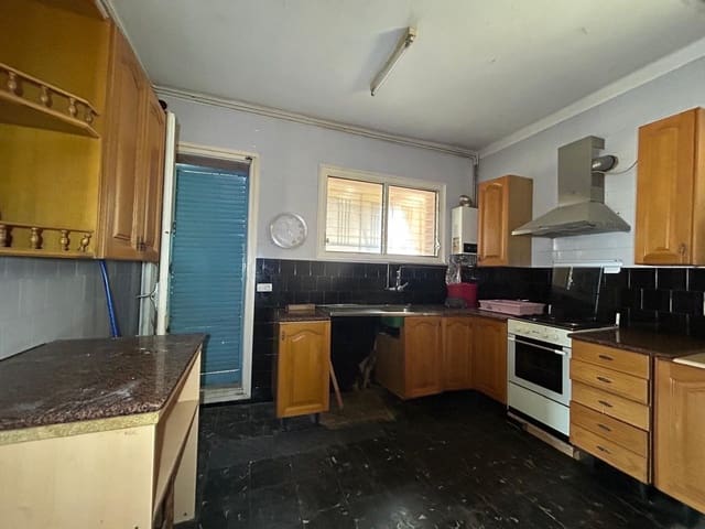 3 soveværelse Villa til salg i La Torre de Claramunt - € 290.000 (Ref: 9977304)