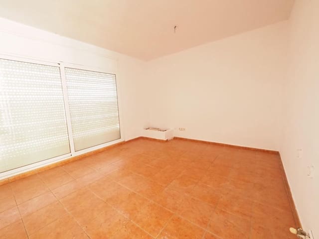 5 chambre Villa/Maison à vendre à Canyelles avec garage - 255 000 € (Ref: 9982956)