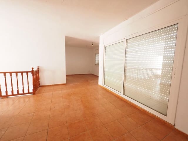 5 chambre Villa/Maison à vendre à Canyelles avec garage - 255 000 € (Ref: 9982956)