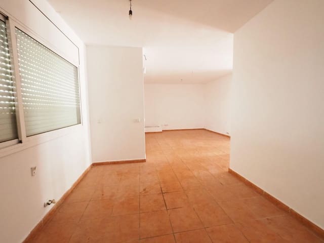5 chambre Villa/Maison à vendre à Canyelles avec garage - 255 000 € (Ref: 9982956)