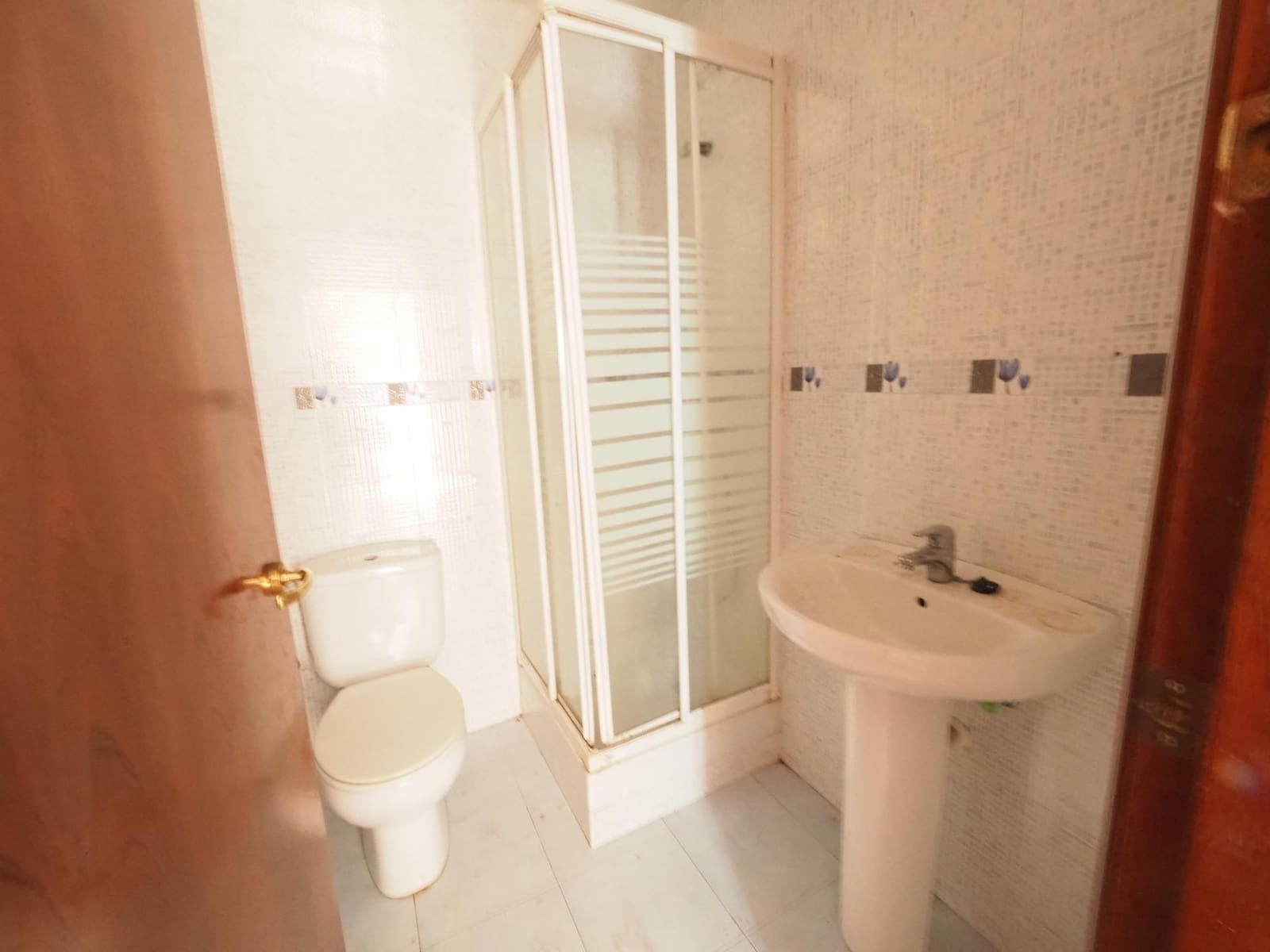 5 chambre Villa/Maison à vendre à Canyelles avec garage - 255 000 € (Ref: 9982956)