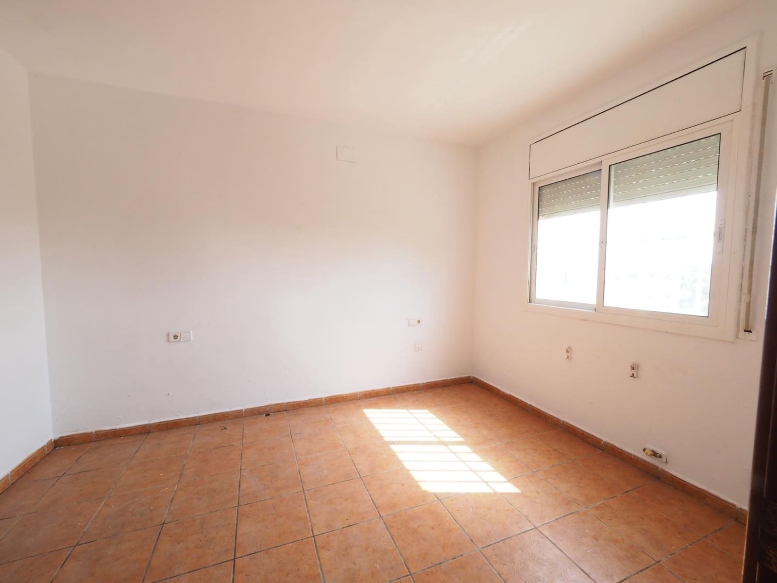 5 chambre Villa/Maison à vendre à Canyelles avec garage - 255 000 € (Ref: 9982956)