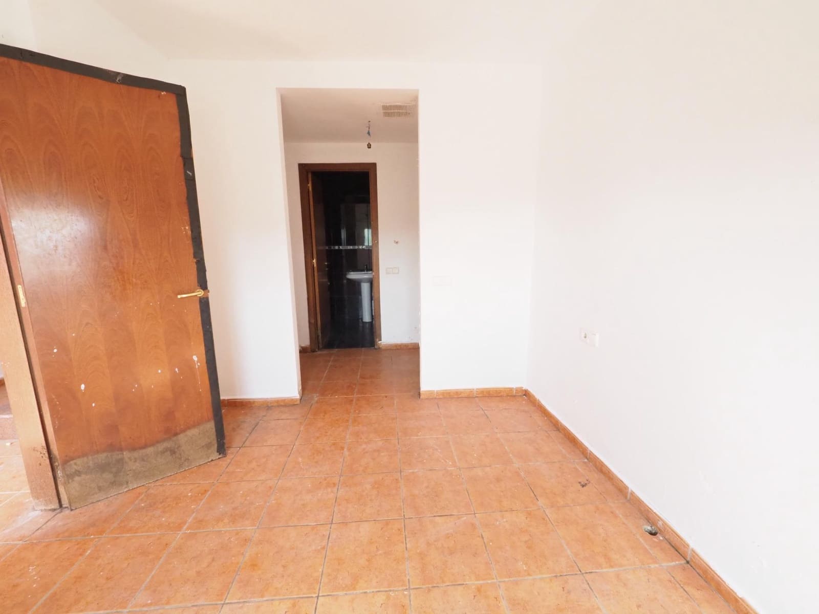 5 chambre Villa/Maison à vendre à Canyelles avec garage - 255 000 € (Ref: 9982956)