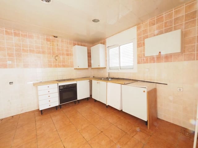 5 chambre Villa/Maison à vendre à Canyelles avec garage - 255 000 € (Ref: 9982956)