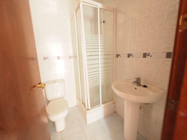 5 chambre Villa/Maison à vendre à Canyelles avec garage - 255 000 € (Ref: 9982956)