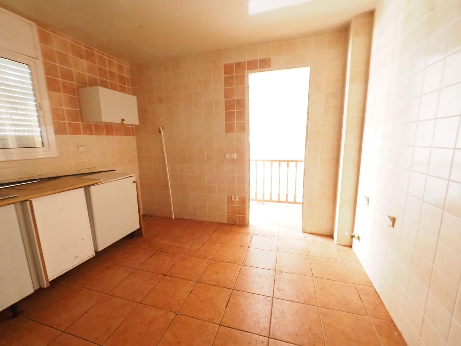5 chambre Villa/Maison à vendre à Canyelles avec garage - 255 000 € (Ref: 9982956)