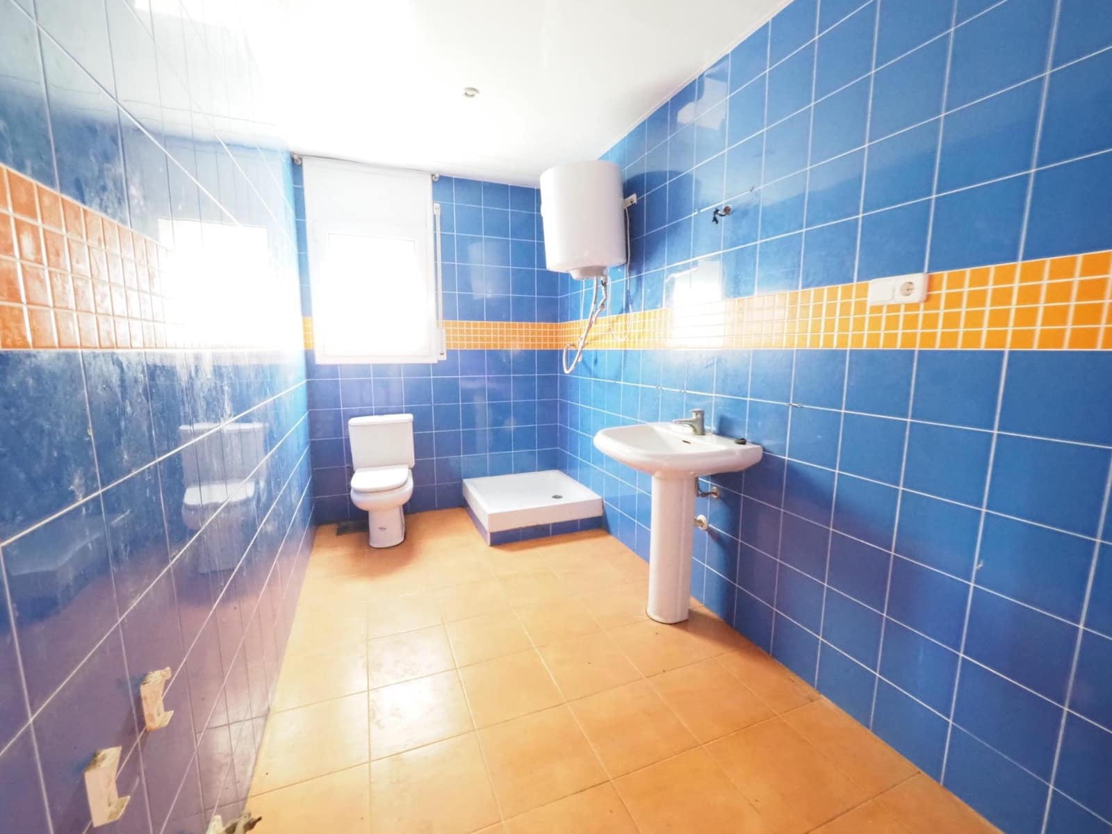 5 chambre Villa/Maison à vendre à Canyelles avec garage - 255 000 € (Ref: 9982956)