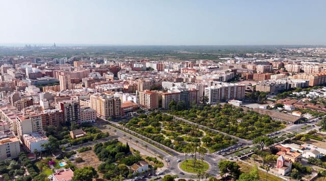 1 slaapkamer Flat te koop in Sur, Castelló de la Plana met zwembad - € 180.000 (Ref: 10009102)