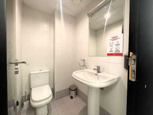Kaupallinen myytävänä paikassa Este, Castelló de la Plana - 239 000 € (Ref: 10075666)
