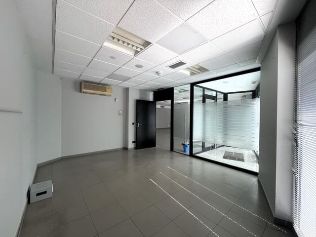 Kaupallinen myytävänä paikassa Este, Castelló de la Plana - 239 000 € (Ref: 10075666)