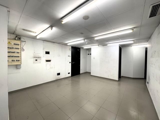 Kaupallinen myytävänä paikassa Este, Castelló de la Plana - 239 000 € (Ref: 10075666)