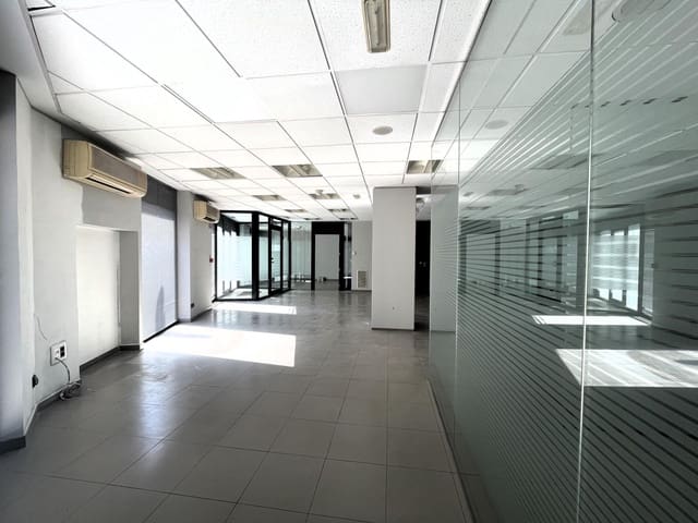 Kaupallinen myytävänä paikassa Este, Castelló de la Plana - 239 000 € (Ref: 10075666)