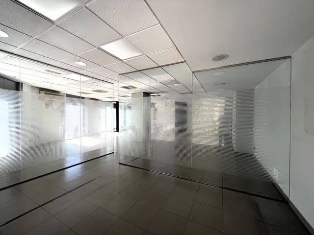 Kaupallinen myytävänä paikassa Este, Castelló de la Plana - 239 000 € (Ref: 10075666)