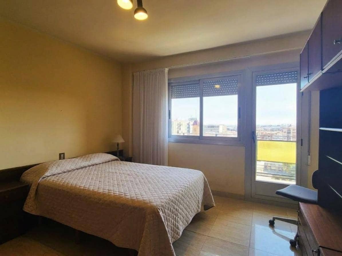 4 makuuhuone Asunto vuokrattavana paikassa Castello de la Plana - 1 200 € (Ref: 10147139)