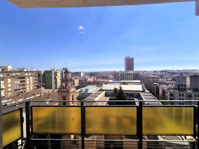 4 makuuhuone Asunto vuokrattavana paikassa Centro, Castelló de la Plana - 1 200 € (Ref: 10147139)