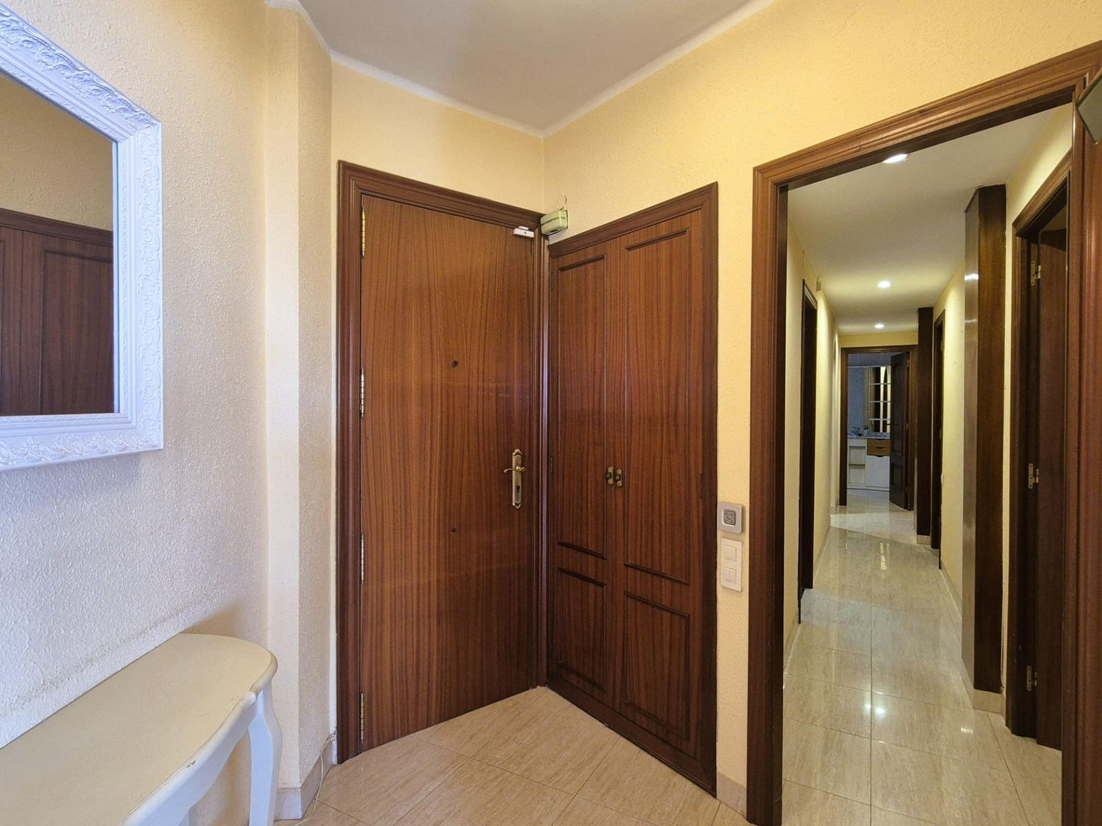 4 makuuhuone Asunto vuokrattavana paikassa Castello de la Plana - 1 200 € (Ref: 10147139)