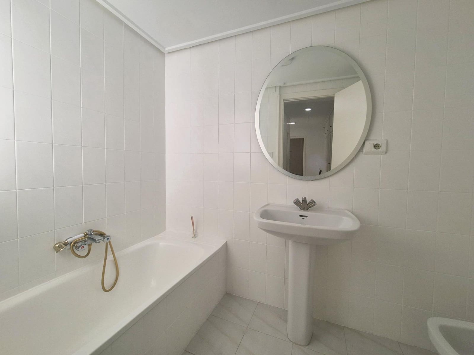 4 bedroom Townhouse for rent in Burriana / Borriana - € 925 (Ref: 10166687)