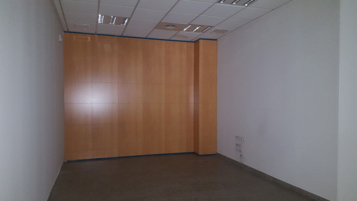 Erhverv til salg i Castello de la Plana - € 95.000 (Ref: 6227757)