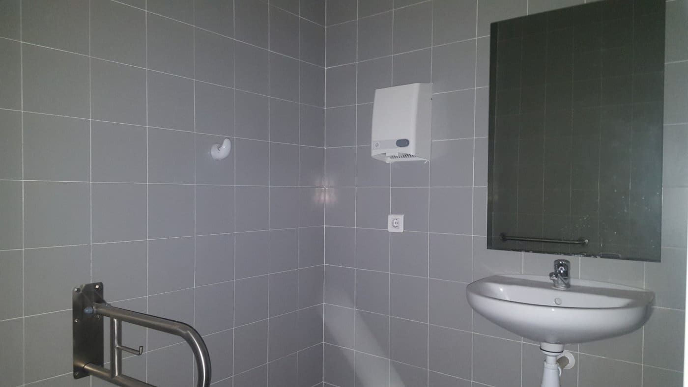 Erhverv til salg i Castello de la Plana - € 95.000 (Ref: 6227757)