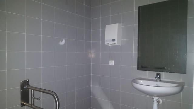 Commercial for sale in Sur, Castelló de la Plana - € 95,000 (Ref: 6227757)