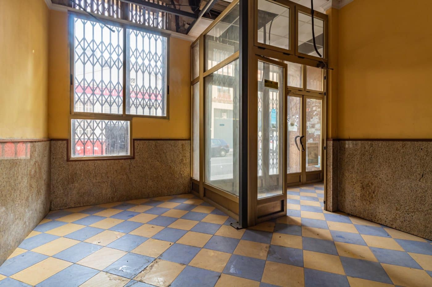 Commerciale in vendita in Castello de la Plana - 64.800 € (Rif: 6227808)