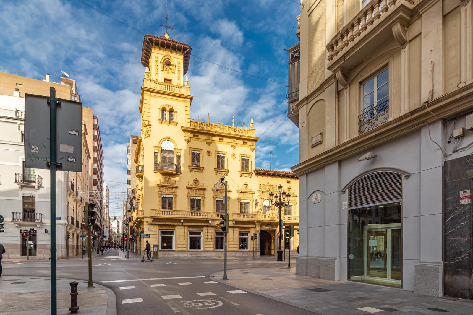 Komercyjne do wynajęcia w Castello de la Plana - 2 900 € (Ref: 7429899)