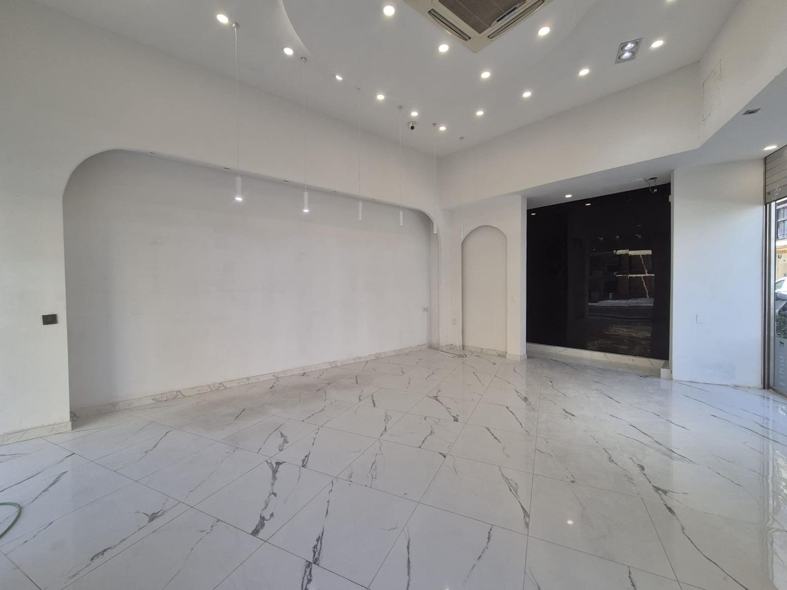 Komercyjne do wynajęcia w Castello de la Plana - 2 900 € (Ref: 7429899)