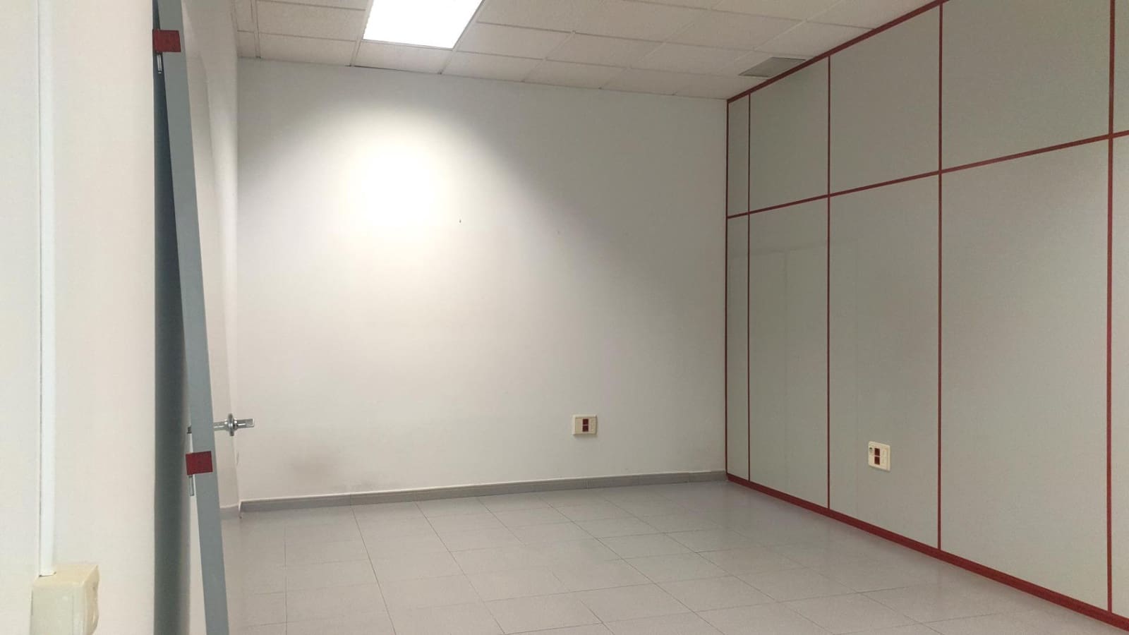 Commercieel te koop in Castello de la Plana - € 581.200 (Ref: 7804167)