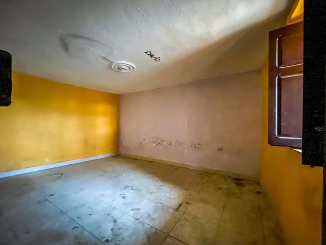 3 makuuhuone Rivitalo myytävänä paikassa Vilafranca mukana 
autotalli - 13 500 € (Ref: 8013663)