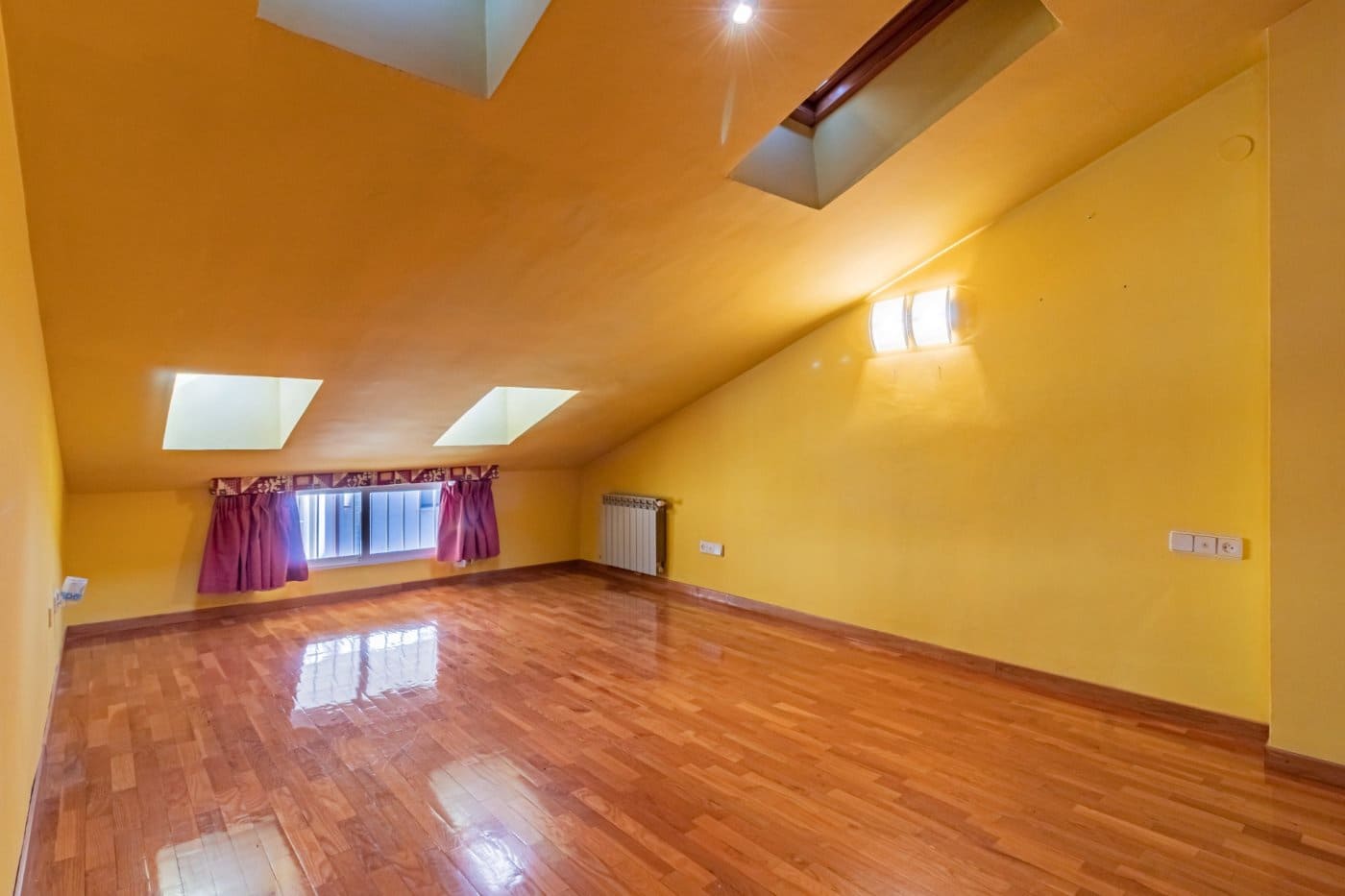 6 soverom Penthouse til salgs i Castello de la Plana - € 420 000 (Ref: 8074429)