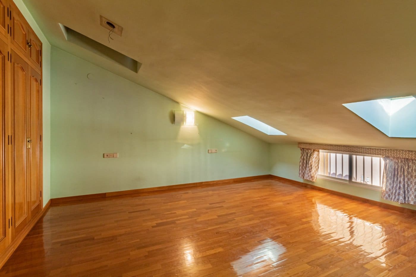 6 soverom Penthouse til salgs i Castello de la Plana - € 465 000 (Ref: 8074429)