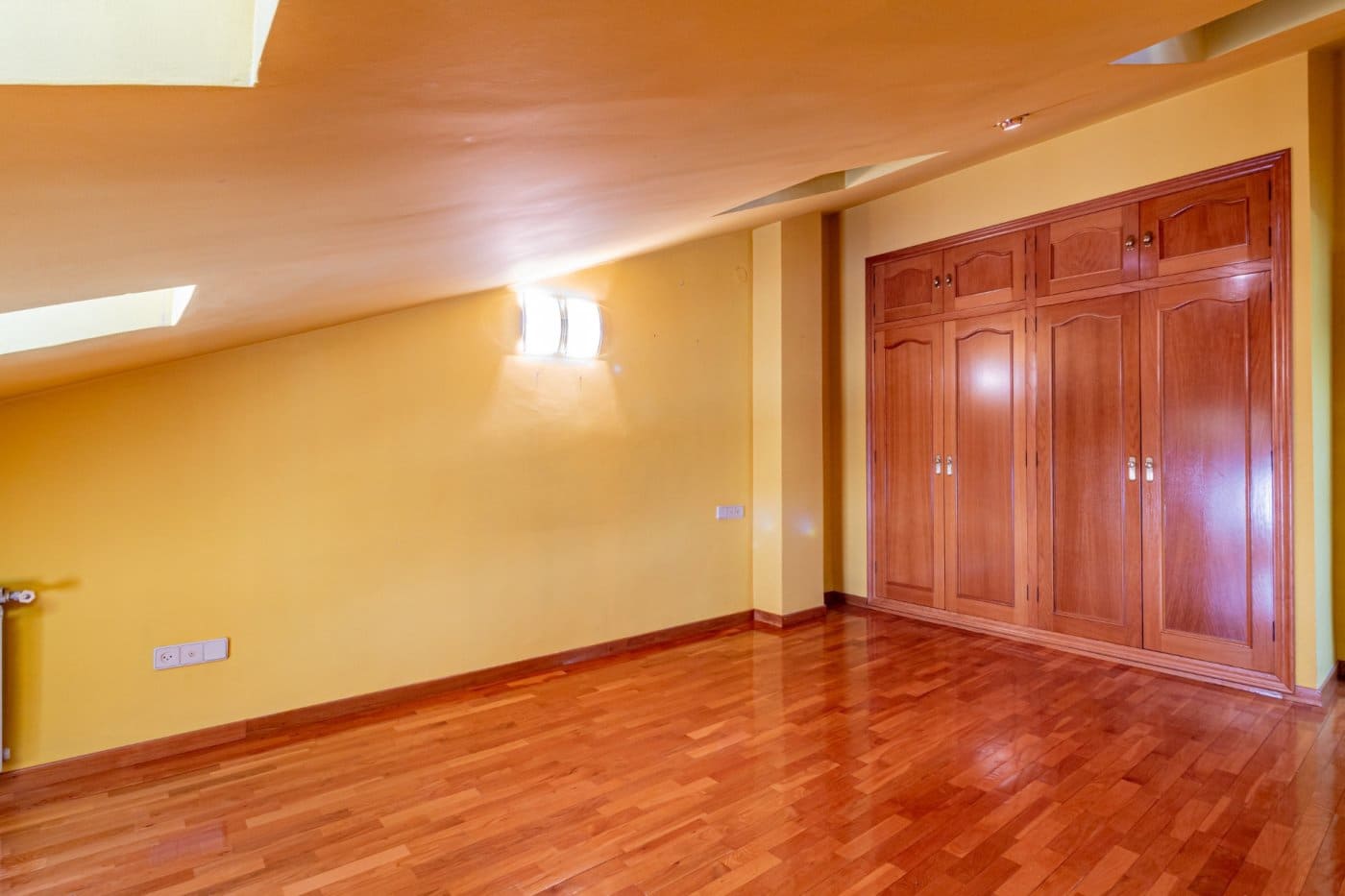 6 soverom Penthouse til salgs i Castello de la Plana - € 465 000 (Ref: 8074429)