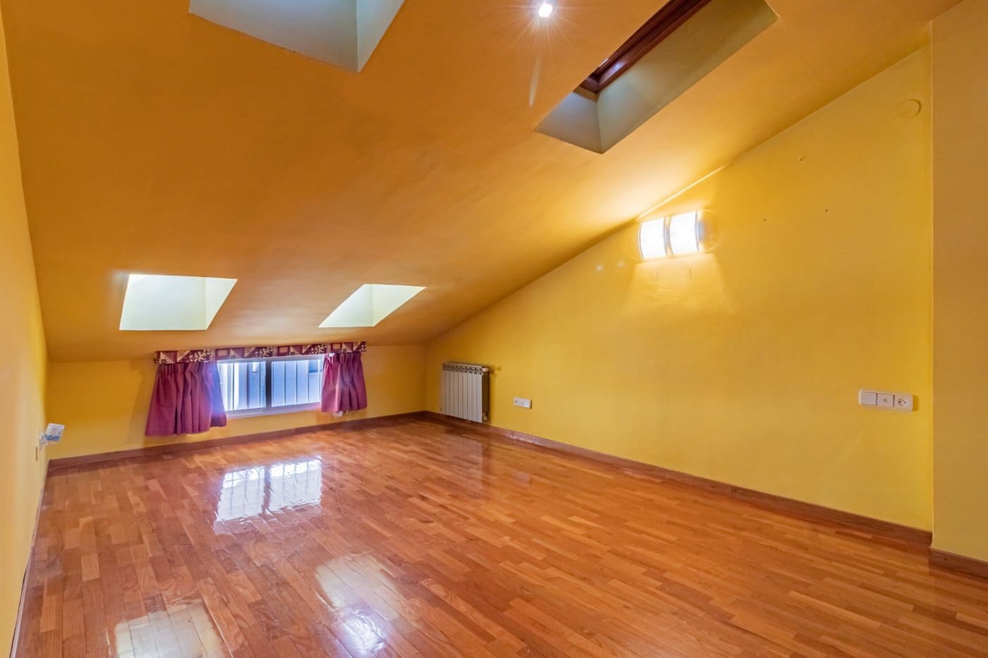 6 soverom Penthouse til salgs i Castello de la Plana - € 465 000 (Ref: 8074429)