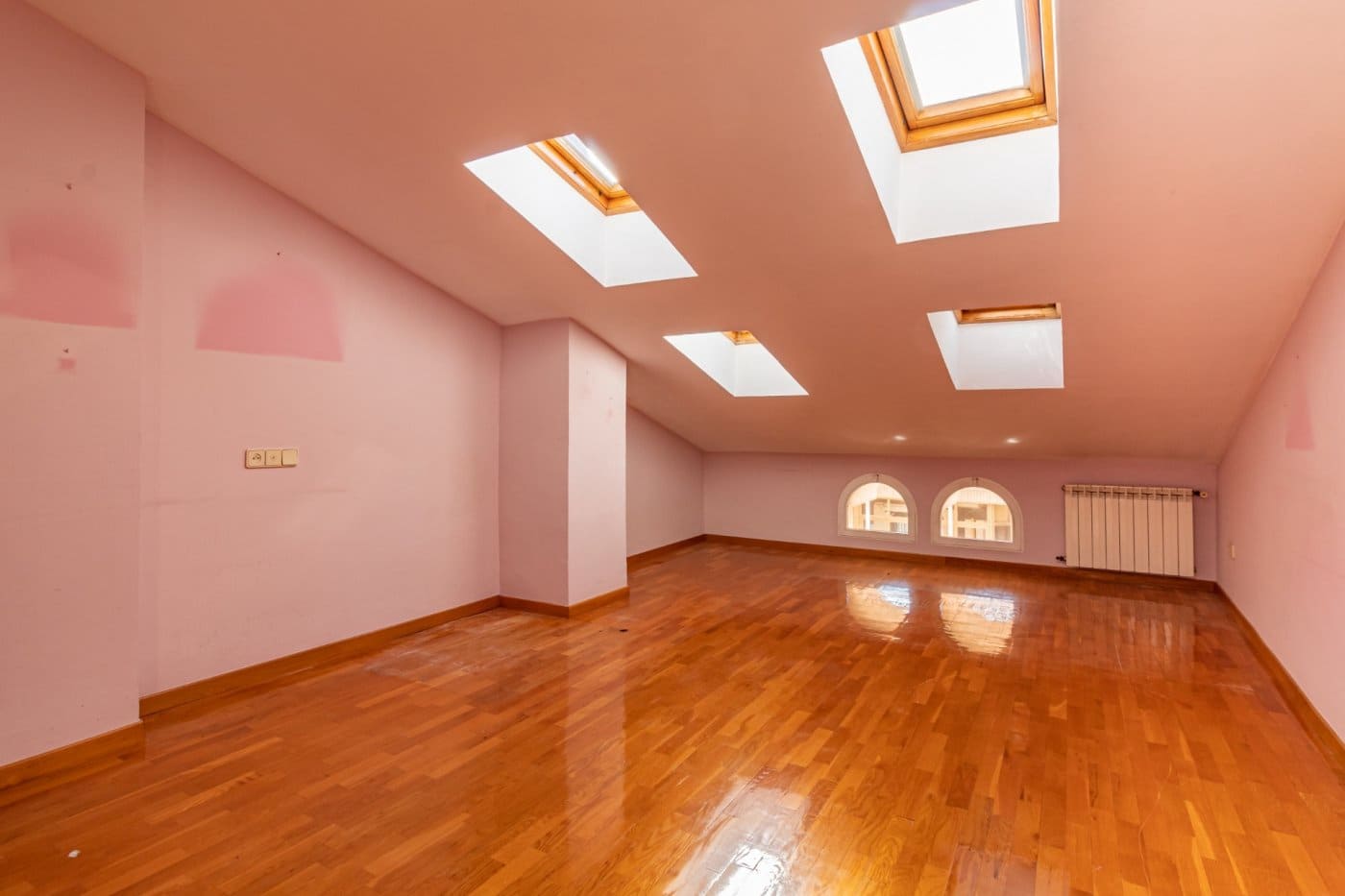 6 soverom Penthouse til salgs i Castello de la Plana - € 465 000 (Ref: 8074429)