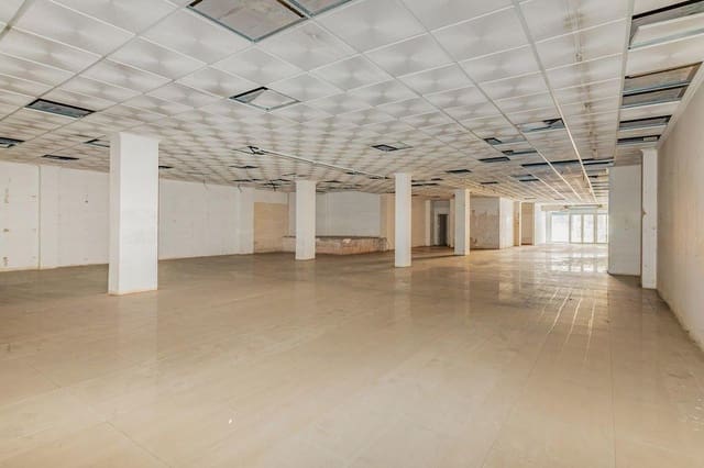 Kaupallinen myytävänä paikassa Centro, Castelló de la Plana - 169 800 € (Ref: 8162136)