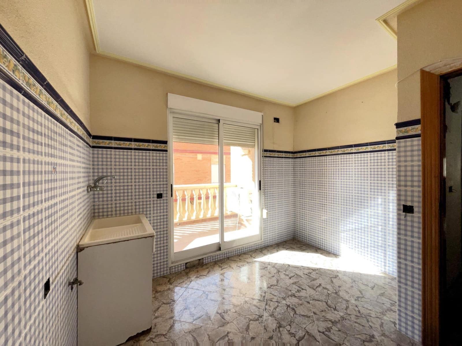 5 bedroom Townhouse for sale in Moncofa - € 175,000 (Ref: 8385095)