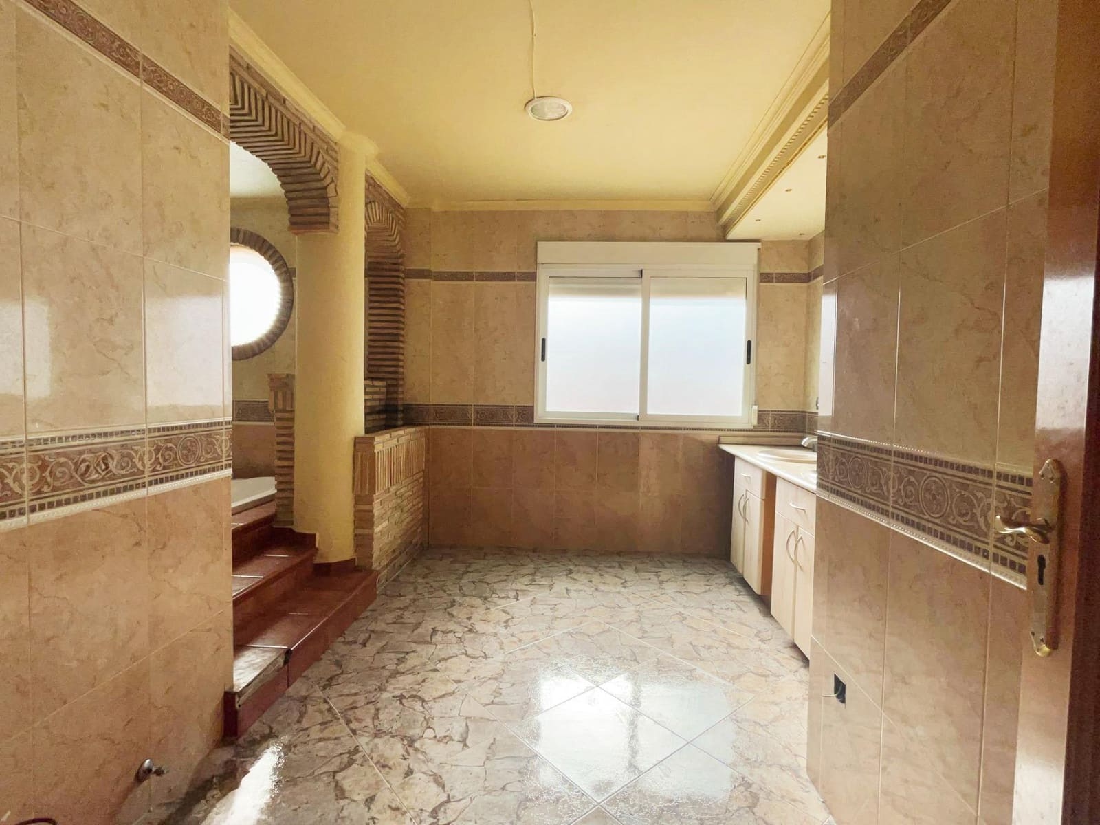 5 bedroom Townhouse for sale in Moncofa - € 175,000 (Ref: 8385095)