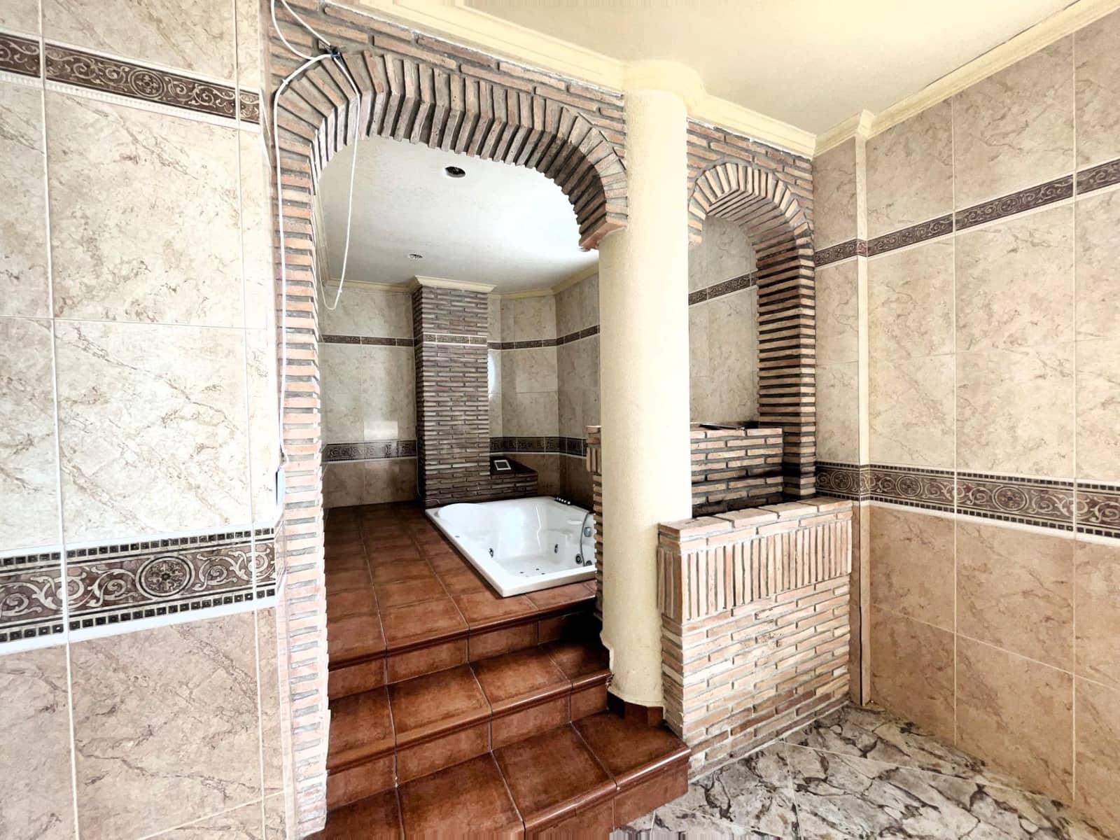 5 bedroom Townhouse for sale in Moncofa - € 175,000 (Ref: 8385095)