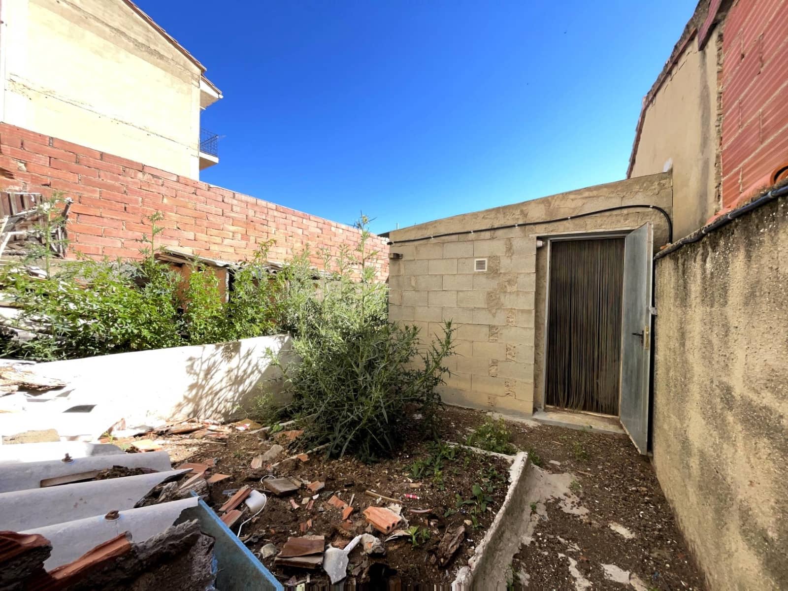 Casa de 3 habitaciones en Vilafranca en venta - 43.800 € (Ref: 8477951)