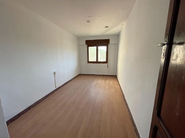 3 bedroom Townhouse for sale in Eslida - € 35,000 (Ref: 8601750)