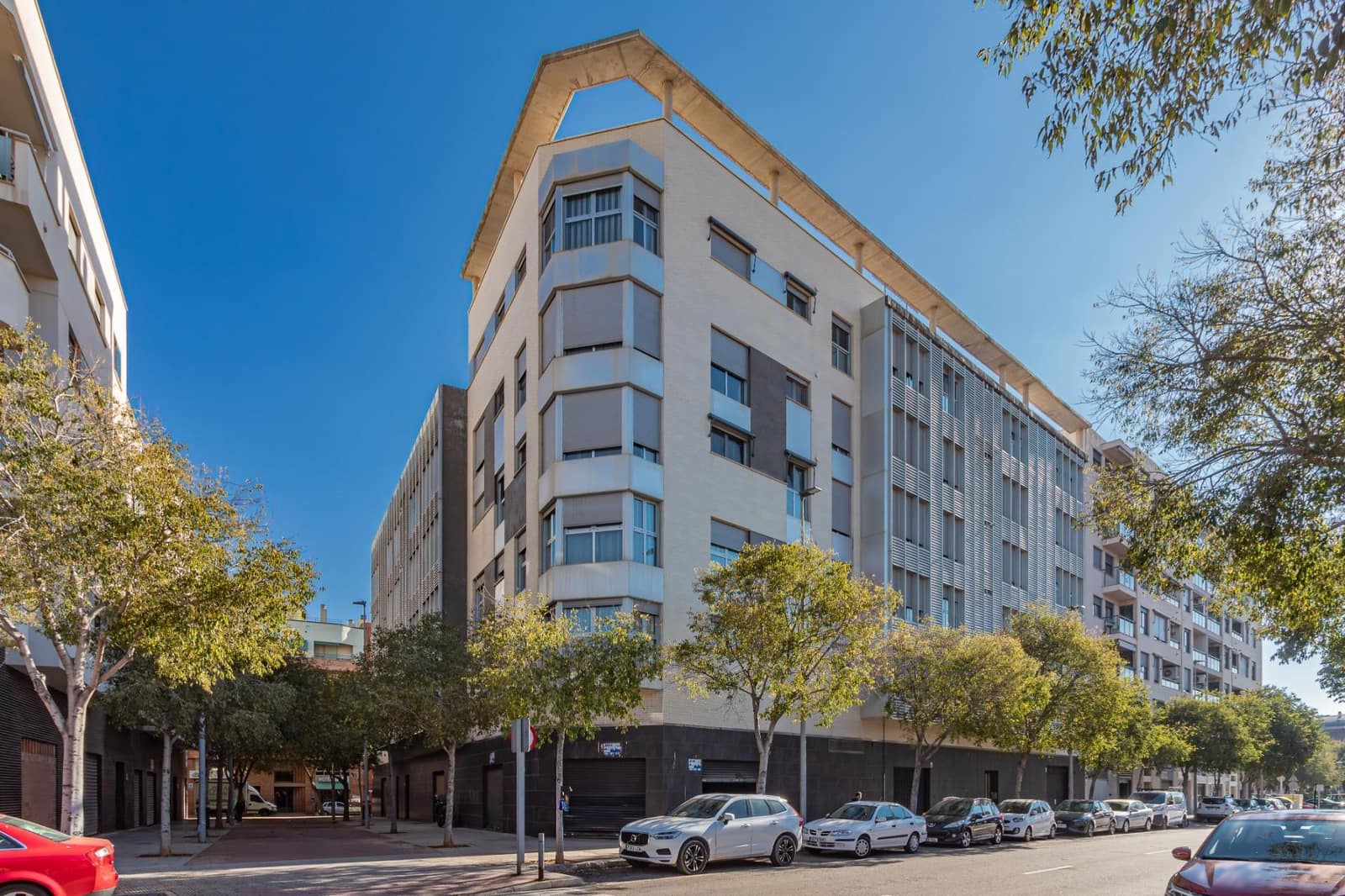 Commercieel te huur in Castello de la Plana - € 1.490 (Ref: 8671931)