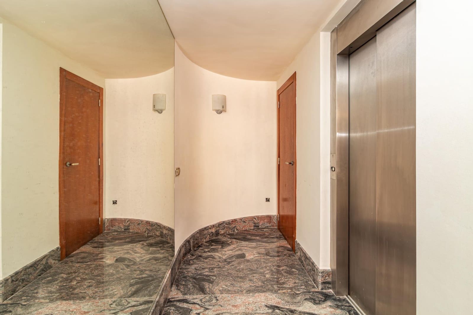 5 soveværelse Villa til salg i Castello de la Plana med garage - € 600.000 (Ref: 8828563)