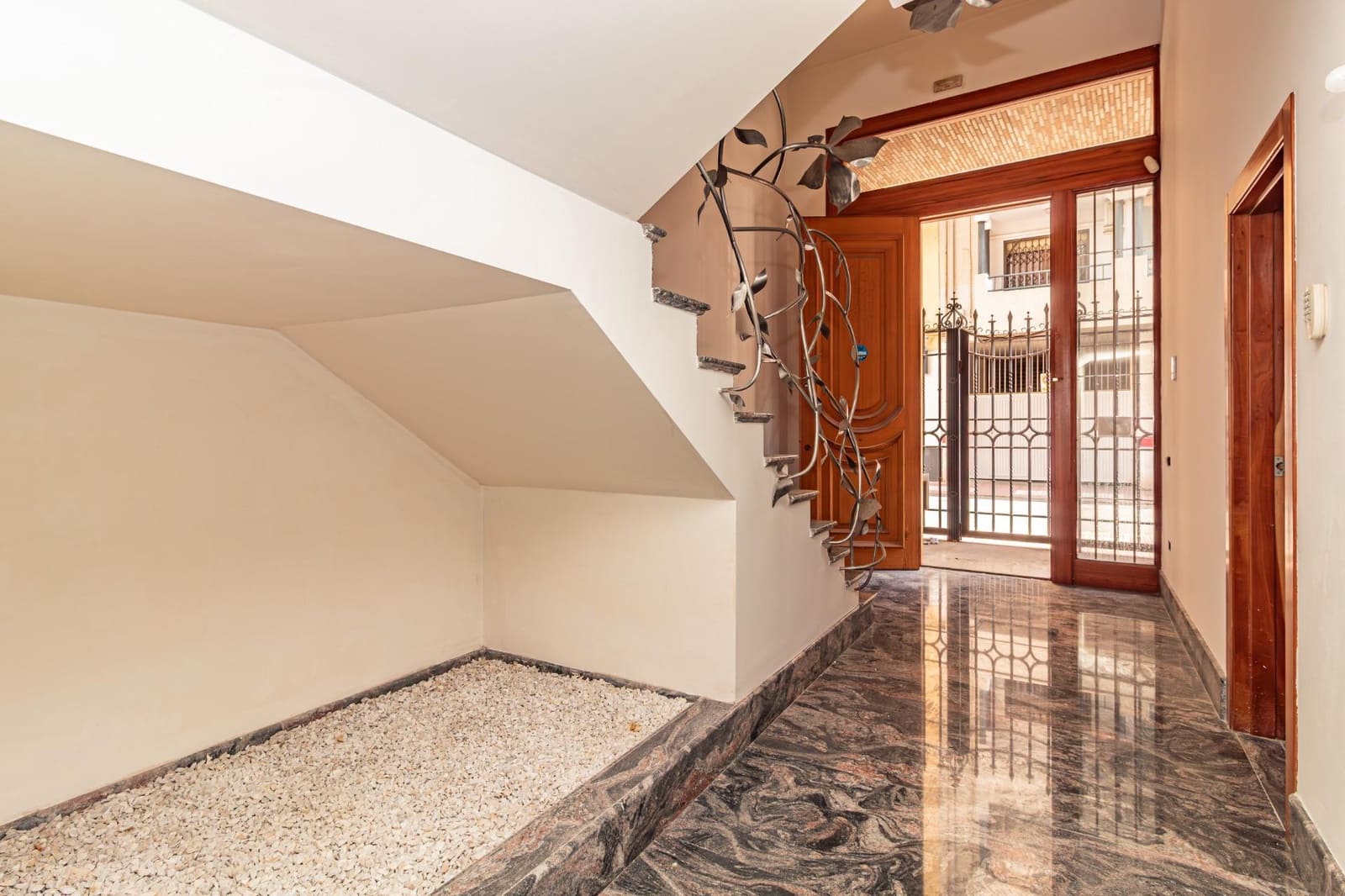 5 soveværelse Villa til salg i Castello de la Plana med garage - € 600.000 (Ref: 8828563)