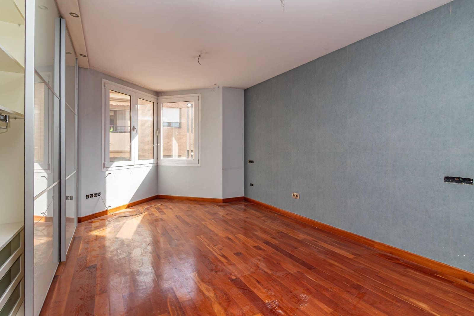 5 soveværelse Villa til salg i Castello de la Plana med garage - € 600.000 (Ref: 8828563)