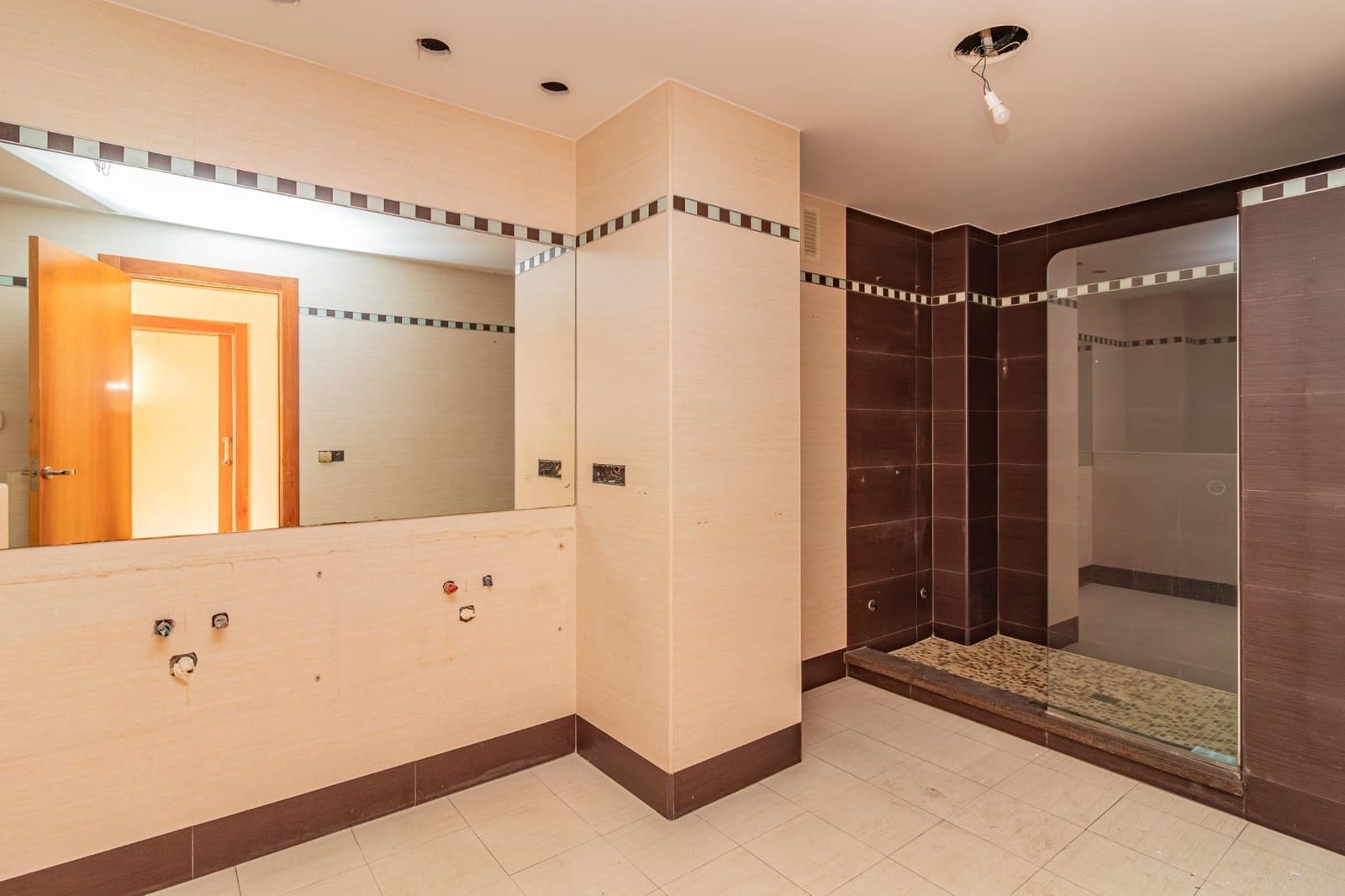 5 soverom Villa til salgs i Castello de la Plana med garasje - € 600 000 (Ref: 8828563)