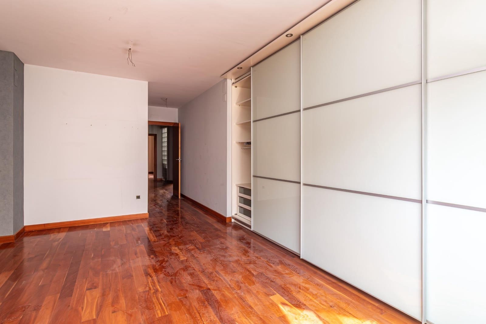 5 soverom Villa til salgs i Castello de la Plana med garasje - € 600 000 (Ref: 8828563)